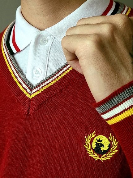 Fine knitted jumpers, coats, and jackets for skinheads
